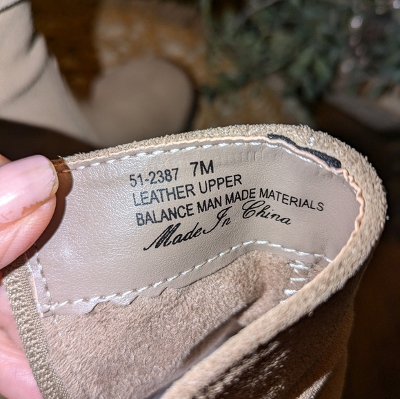 BN with Macy's Box Bella Vita Taupe Slough Leather Ankle Bootie. Size 7 - Picture 7 of 10